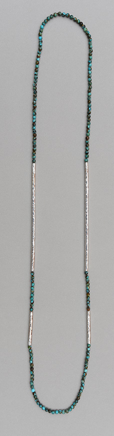 A necklace with two pairs of hammered 925 silver tubes of different length combined with turquoise boulder rounds
